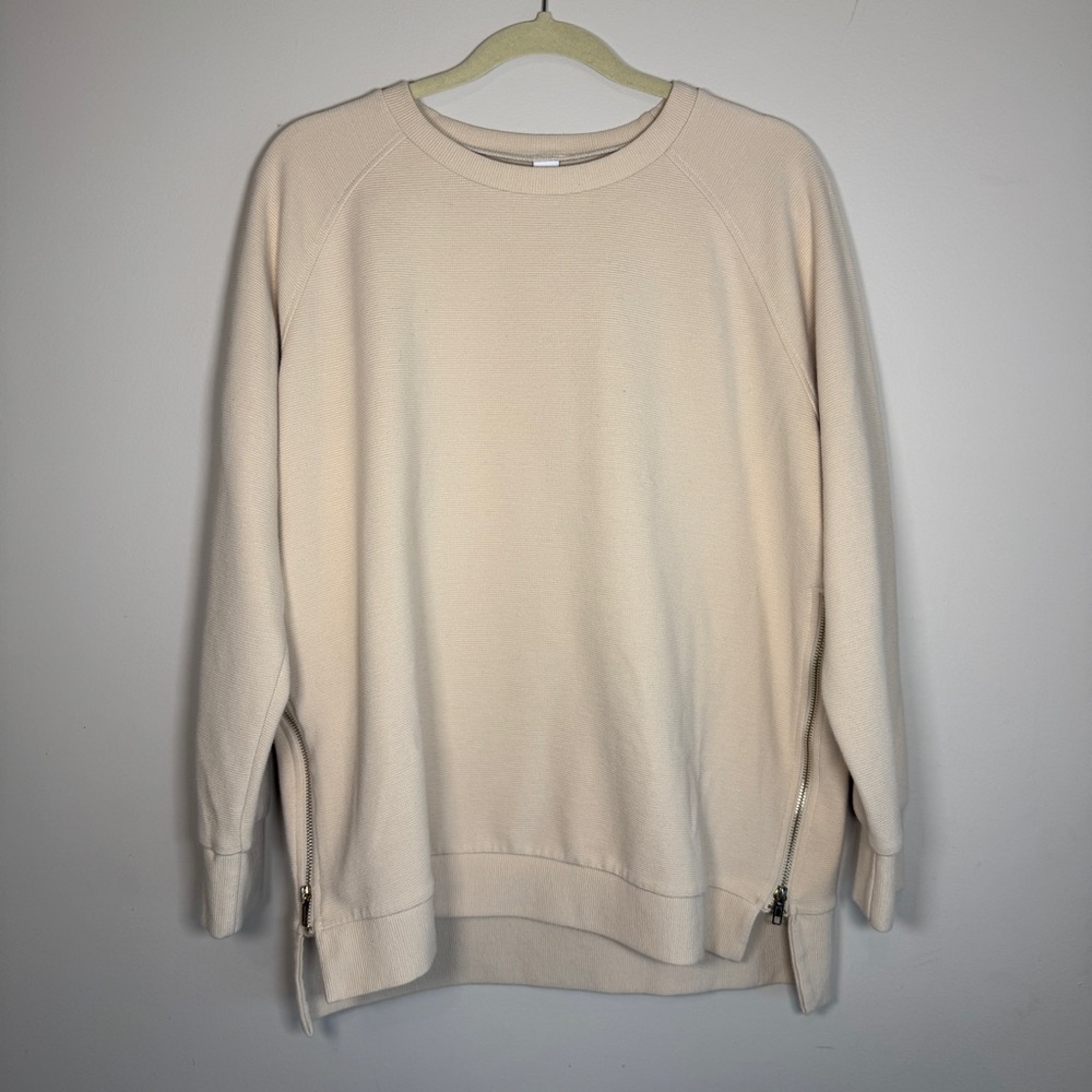 Elegant Cream Sweatshirt with Zipper Accents